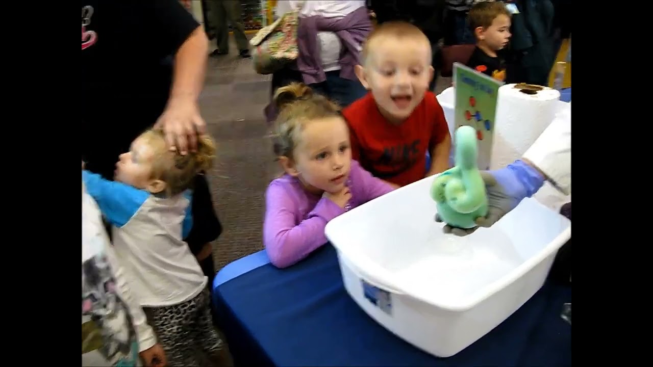 UTC Chemistry Club at Creative Discovery Museum, National Chemistry Week, 2017