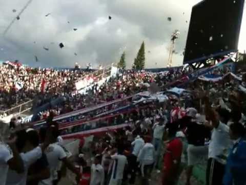 "Sale León !!! Olimpia vs Atl. Choloma, Semifinal torneo apertura 2012" Barra: La Ultra Fiel • Club: Club Deportivo Olimpia