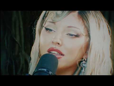 Larissa Lambert - 9 to 5 (acoustic) [Live]