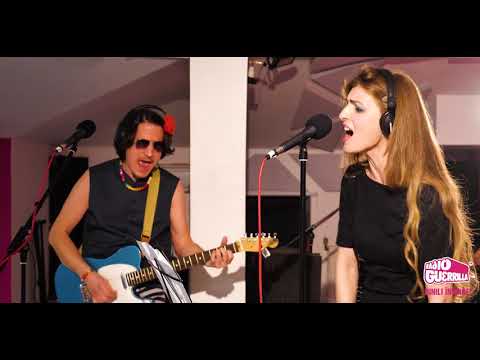 Aida și Noi - 'Rumble' la Guerrilive Acoustic Session