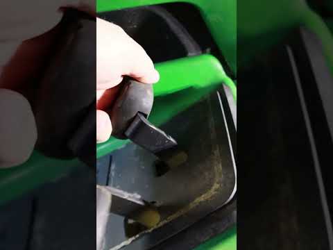 This Design Flaw on John Deere 345 Garden Tractors Could be Very Dangerous!