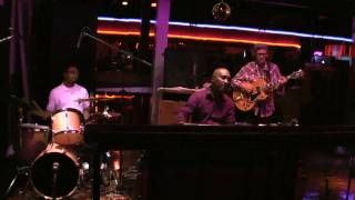 Jazz keyboardist Bobby Floyd performs 'Amen' at The Lobby Lounge