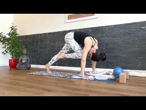 Vinyasa Yoga - anspruchsvolle Asanas im Flow mit Yulia - Trailer