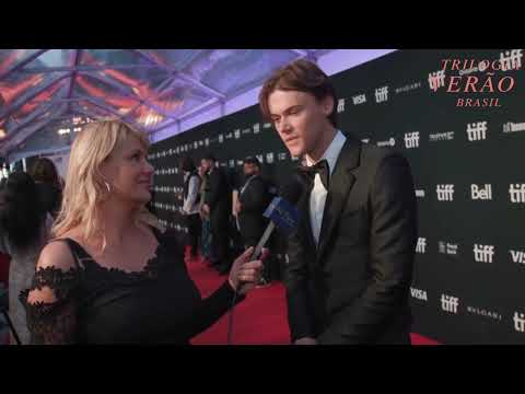 Chris Briney sobre suas semelhanças com James Linton | Red Carpenter de Dalíland #TIFF22 [LEGENDADO]