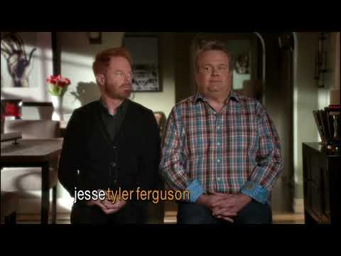Mitch & Cam sing at Christmas - modern family funny