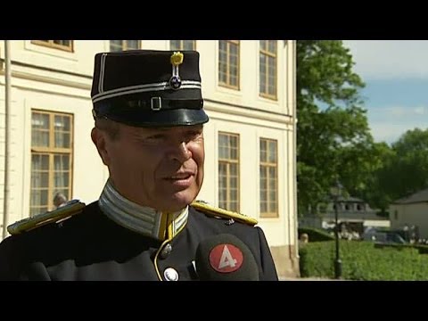 Drottningholms högvakt uppklädda vid dopet - Nyhetsmorgon (TV4)