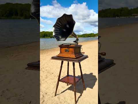 The Peanut Vendor (El Manicero)- Don Azpiazu and His Havana Casino Orchestra 
