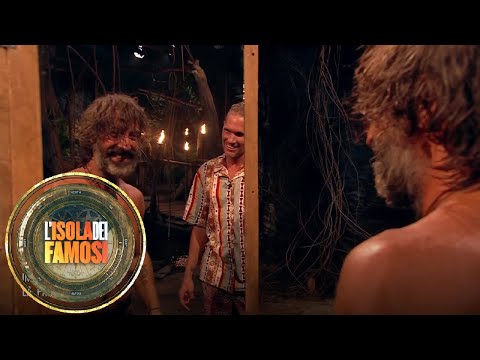 L'isola dei famosi - Marco Mazzoli si specchia dopo 60 giorni