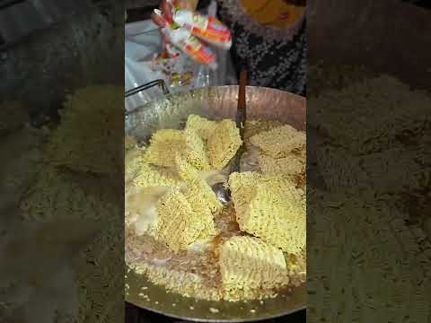 Mau nyobain mie paling ekstrem di Surabaya? Coba deh bayar 300 untuk mie terbarbar yang bikin nagih ini! 🍜🔥
