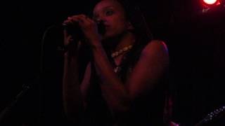 Jamila Woods - &quot;Stellar&quot; (Live in Boston)