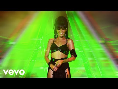 Rihanna - Where Have You Been (Live On American Idol)