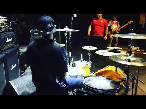 Eno Gitara - Featuring Yoyo Padi