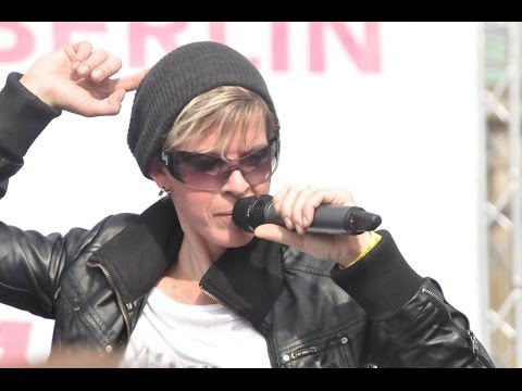 CARÓ - Macht Mut(Live Sensation HD)CSD Berlin 2015/offizielles Mega Video/Bühne Brandenburger Tor