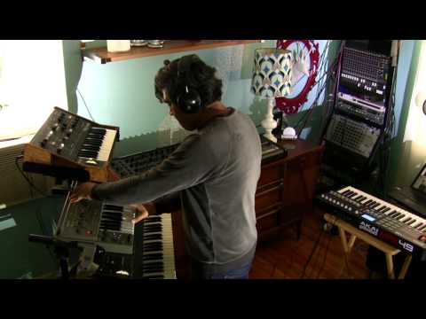 GREYHEAD - LOOPER Live analog synth recording using MAM MB33 SCI Pro One Moog Prodigy SH101 808 DRM1