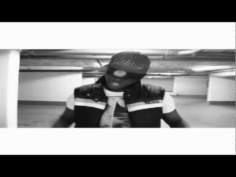 BUZZY - An Ka PoursuiV (Version Alternative) ( #AUPIREDESK) Aout2012