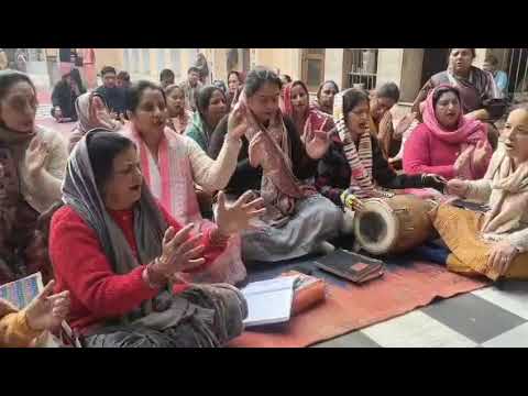 भगतों ने रुदन मचाया