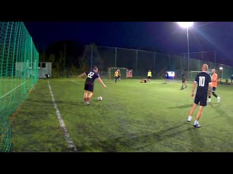 StrefaFutbolu.pl: Przyjaciele Fryzjera - Mehisto