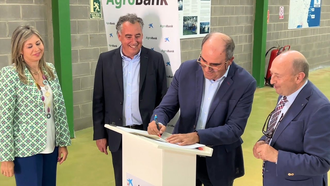 CaixaBank financia, con 1,7 millones de euros, una planta fotovoltaica de la Comunidad de Regantes La Marina para abastecer el consumo eléctrico de la planta desaladora