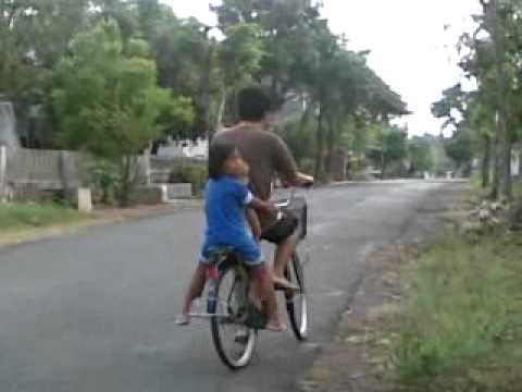 naik sepeda ontel.mp4