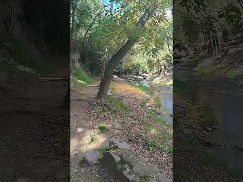 Paz y tranquilidad en la vera del rio en el Volcán, San Luis, Argentina