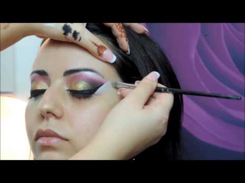 download lagu mp3 mp4 Bollywood Makeup Artist, download lagu Bollywood Makeup Artist gratis, unduh video klip Bollywood Makeup Artist