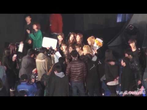 [Fancam] SNSD :: 101209 25th GDA 2010 - Ending