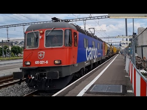 SBB Re 6/6 mit Güterzug durchfahrt in Renens VD