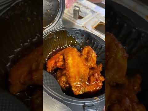 Order #pizzahut #wings on #nationalwingday 🔥 www.pizzahut.com/deals