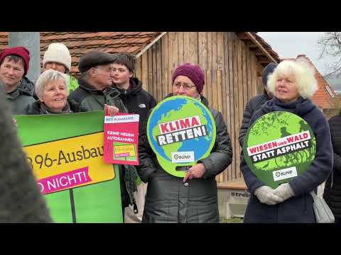 B96-Kritiker zeigen Straßenausbau in Usadel die "Rote Klimakarte"
