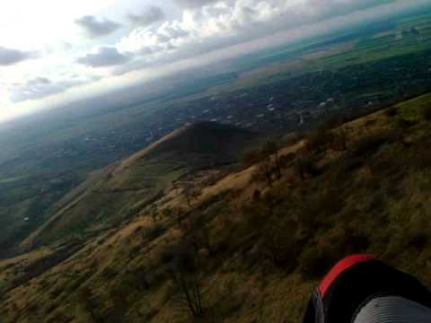 Cu parapanta la Siria