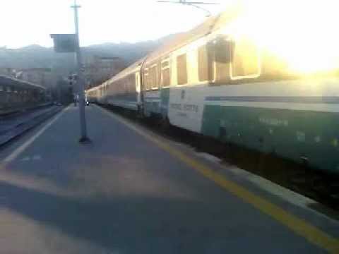 ICN 762 in partenza da Salerno (E 402b)