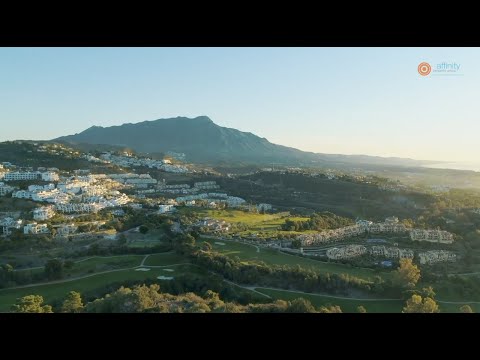 Stunning three-bedroom townhouse located in Aloha -Ref R3607808 - €350,000