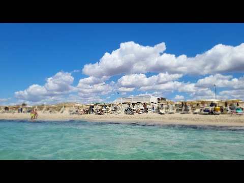 Der wunderschöne Sandstrand beim Camping "Riva di Ugento" in Apulien