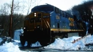 preview picture of video 'CSX Train @ Woodstock in the Snow'