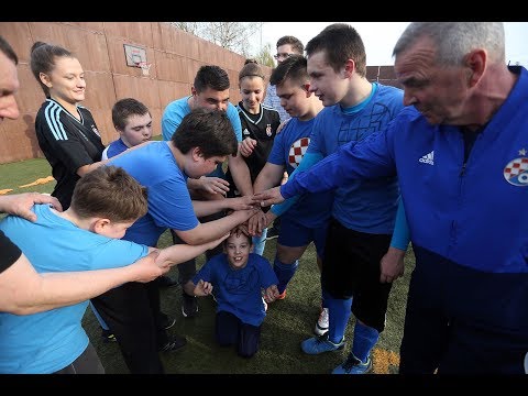 Igračice ŽNK Dinamo na treningu djece s teškoćama u razvoju