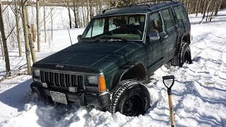 preview picture of video 'Jeep Cherokee XJ Stuck in snow open diffs 2014-3-23'