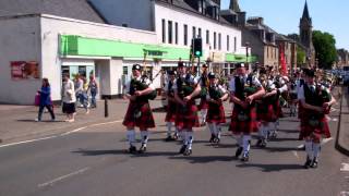 preview picture of video 'Marching Scottish Pipe Band Cupar Fife Scotland'