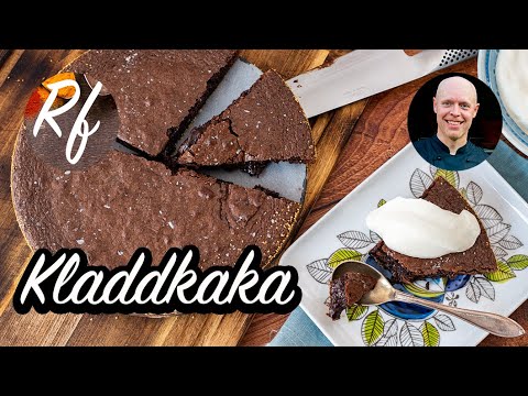 Ett grundrecept på kladdkaka som är enkel att baka med kakao, smält smör, ägg, socker, vetemjöl samt vaniljsocker.>