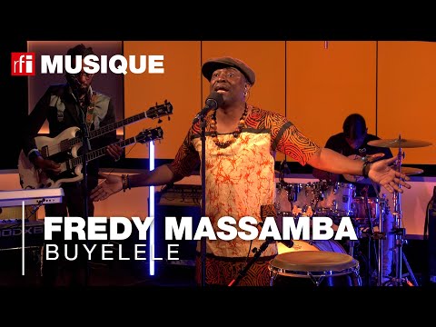 Fredy Massamba en live session avec le titre "Buyelele"
