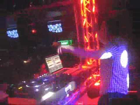 The Thrillseekers playin "Masoud feat Laurie - Blinded (Original mix)"