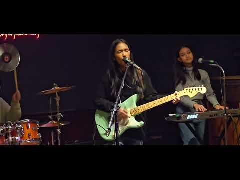 Sweet child o mine - Queen on street Band