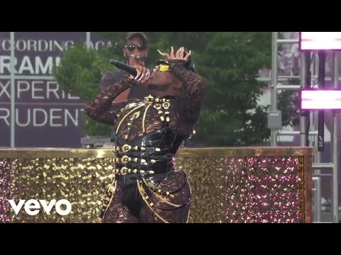 Saucy Santana - "Booty" & "I'm Too Much" Medley (2022 MTV VMAs)