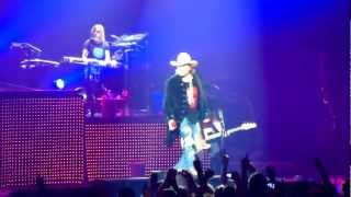 preview picture of video 'Knockin On Heaven's Door - Guns N' Roses Zenith Strasbourg 11-06-12.MOV'