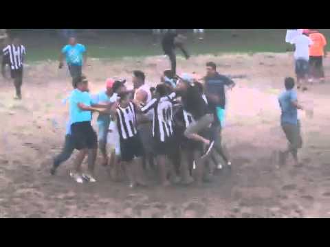 No último lance do jogo Sabiá chuta bonito e leva a partida para os pênaltis.