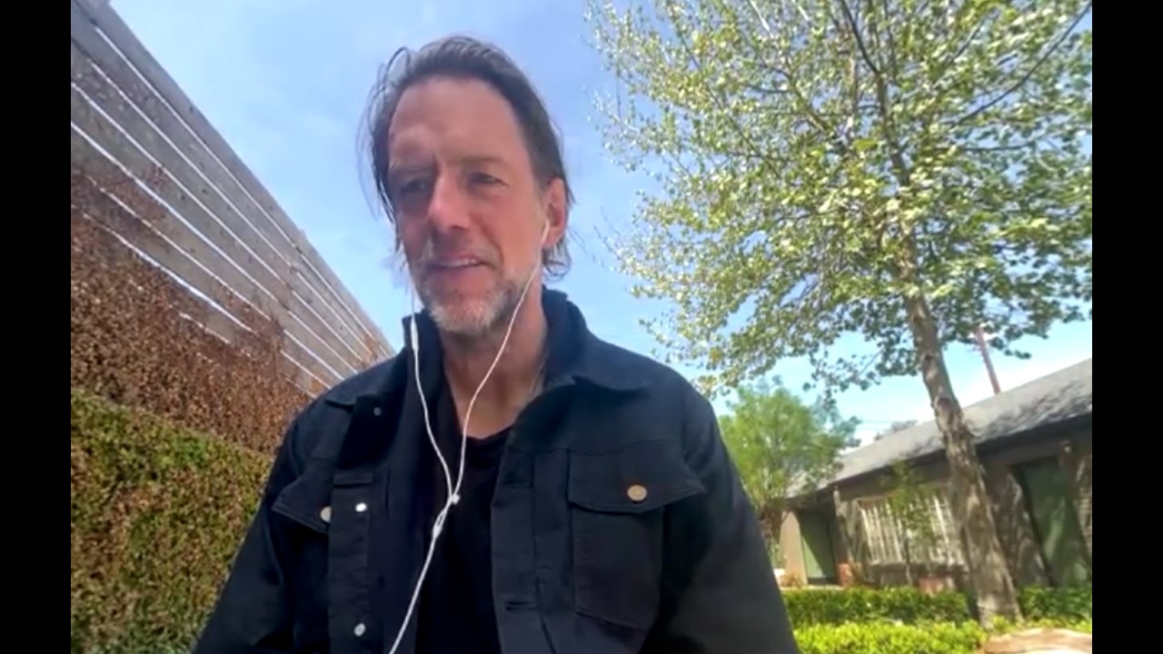 Kyle Meredith with... Ed O'Brien (Radiohead) - YouTube