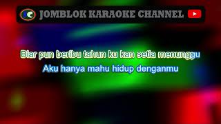 Download lagu Dina Nadzir Antara Sahabat Dan Cinta [OST Semusim Rindu] Karaoke mp3