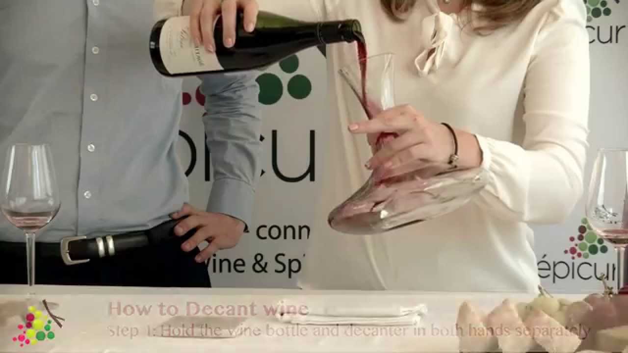 How to decant a bottle of wine ?