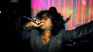 Iman Omari ft. ill Camille "Halisi" - Live - Delicious Vinyl TV #60