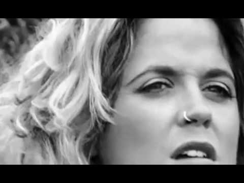 Amy Wadge - Hold Me