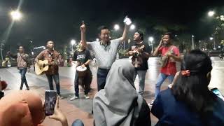 Download lagu Reaksi orang korea ketemu pengamen @sinyondust4207 mp3 Download lagu Reaksi orang korea ketemu pengamen @sinyondust4207 mp3